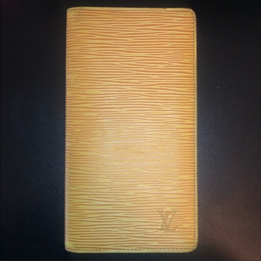 VINTAGE LOUIS VUITTON EPI WALLET